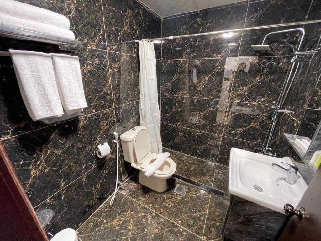 Madison Hotel 3*